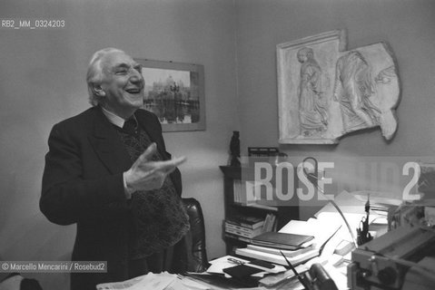 Milan, 1980. Italian psychologist Cesare Musatti in his studio / Milano, 1980. Lo psicologo Cesare Musatti nel suo studio - ©Marcello Mencarini/Rosebud2