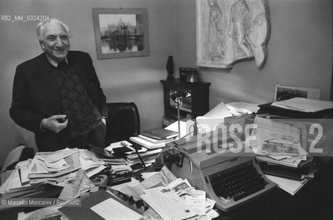 Milan, 1980. Italian psychologist Cesare Musatti in his studio / Milano, 1980. Lo psicologo Cesare Musatti nel suo studio - ©Marcello Mencarini/Rosebud2