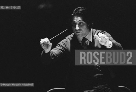 Italian music conductor Riccardo Muti during a rehearsal (about 1980) / Il direttore dorchestra Riccardo Muti durante una prova (1980 circa) - ©Marcello Mencarini/Rosebud2