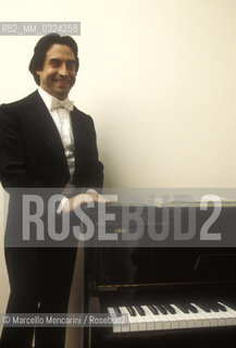 Florence, about 1980. Italian conductor Riccardo Muti in his dressing Room in the Teatro Comunale / Firenze, 1980 circa. Il direttore dorchestra Riccardo Muti nel suo camerino nel Teatro Comunale - ©Marcello Mencarini/Rosebud2