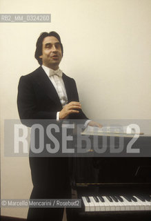 Florence, about 1980. Italian conductor Riccardo Muti in his dressing Room in the Teatro Comunale / Firenze, 1980 circa. Il direttore dorchestra Riccardo Muti nel suo camerino nel Teatro Comunale - ©Marcello Mencarini/Rosebud2