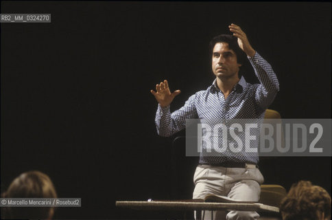 Italian music conductor Riccardo Muti during a rehearsal (about 1983) / Il direttore dorchestra Riccardo Muti durante una prova (1983 circa) - ©Marcello Mencarini/Rosebud2