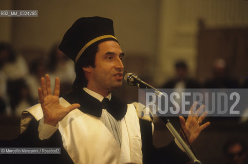 Bologna, 28-05-1991. Conductor Riccardo Muti giving an acceptance speech for the honorary degree conferred to him by the University of Bologna / Bologna, 28-05-1991. Il direttore dorchestra Riccardo Muti pronuncia un discorso per la laurea honoris causa ricevuta dallUniversità di Bologna - ©Marcello Mencarini/Rosebud2