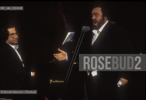 Forlì, December 22, 1995. Conductor Riccardo Muti performing at piano in a Recital with tenor Luciano Pavarotti / Forlì 22 dicembre, 1995. Il direttore dorchestra Riccardo Muti al piano durante un recital con Luciano Pavarotti - ©Marcello Mencarini/Rosebud2