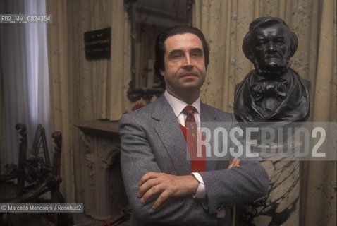 Venice, 1995. Music conductor Riccardo Muti in the house (Palazzo Vendramin Calergi) where Richard Wagner died in 1883. In the background, a bust of the German Composer  / Venezia, 1995. Il direttore dorchestra Riccardo Muti nella casa (Palazzo Vendramin Calergi) dove Richard Wagner morì nel 1883. Sullo sfondo, un busto del compositore tedesco - ©Marcello Mencarini/Rosebud2