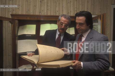 Venice 1995. Music conductor Riccardo Muti and President of the Wagner Society Giuseppe Pugliese in Palazzo Vendramin Calergi, where Richard Wagner died in 1883 / Venezia 1995. Il direttore dorchestra Riccardo Muti e il  direttore dellAssociazione Wagner Giuseppe Pugliese a Palazzo Vendramin Calergi, dove Richard Wagner morì nel 1883 - ©Marcello Mencarini/Rosebud2