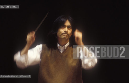 Rome, 1999. American conductor Kent Nagano performing a rehearsal / Roma, 1999. Il direttore dorchestra Kent Nagano mentre dirige una prova - ©Marcello Mencarini/Rosebud2