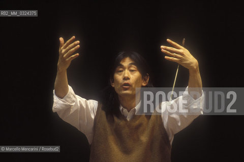 Rome, 1999. American conductor Kent Nagano performing a rehearsal / Roma, 1999. Il direttore dorchestra Kent Nagano mentre dirige una prova - ©Marcello Mencarini/Rosebud2