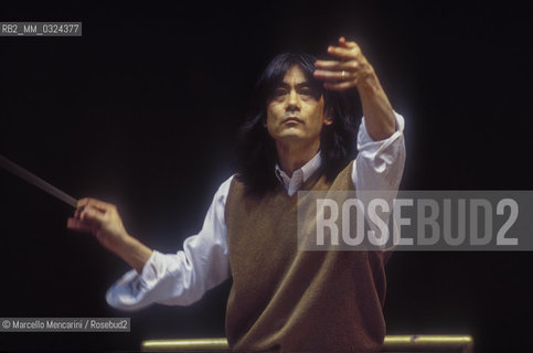 Rome, 1999. American conductor Kent Nagano performing a rehearsal / Roma, 1999. Il direttore dorchestra Kent Nagano mentre dirige una prova - ©Marcello Mencarini/Rosebud2