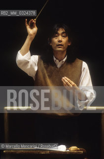 Rome, 1999. American conductor Kent Nagano performing a rehearsal / Roma, 1999. Il direttore dorchestra Kent Nagano mentre dirige una prova - ©Marcello Mencarini/Rosebud2