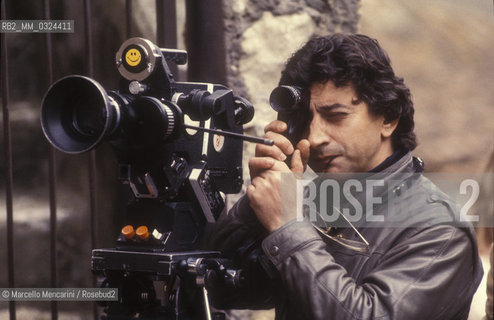 Italian director of photography Tonino Nardi on the set of the movie Colpire al cuore (Strike at the Heart, 1982) / Il direttore della fotografia Tonino Nardi sul set del film Colpire al cuore (1982) - ©Marcello Mencarini/Rosebud2