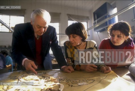 Rome, 1995. Costume designers Ruggero Peruzzi and Odette Nicoletti in the Peruzzis costume workshop / Roma, 1995. I costumisti Ruggero Peruzzi e Odette Nicoletti nella sartoria Costumi darte Peruzzi - ©Marcello Mencarini/Rosebud2