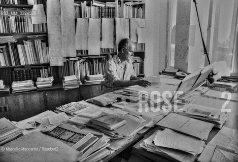 Venice, 1979. Italian composer Luigi Nono in his house / Venezia, 1979. Il compositore Luigi Nono nella sua casa - ©Marcello Mencarini/Rosebud2