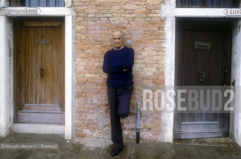 Venice, 1988. Italian composer Luigi Nono in front of his house / Venezia, 1988. Il compositore Luigi Nono di fronte alla sua casa - ©Marcello Mencarini/Rosebud2