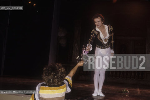 Russian ballet dancer Rudolph Nureyev receiving flowers after a ballet (about 1985) / Il ballerino Rudolph Nureyev (1985 circa) mentre danza - ©Marcello Mencarini/Rosebud2