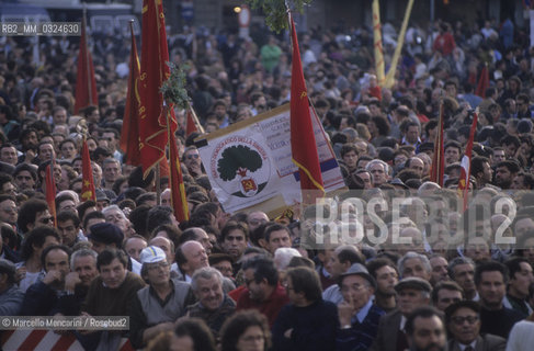 Rome 1991. New simbol of Democratic Party of the Left (PDS), evolution of Italian Communist Party / Roma 1991. Nuovo simbolo del Partito Democratico della Sinistra (PDS), evoluzione del Partito Comunista Italiano (PCI) - ©Marcello Mencarini/Rosebud2