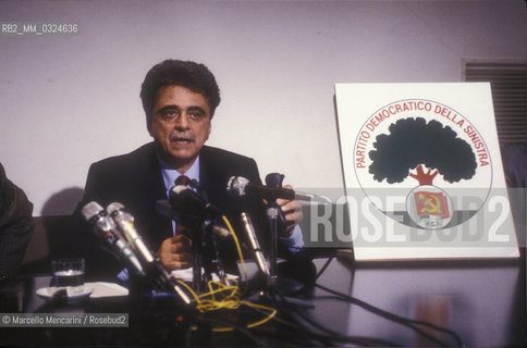 Rome, October 10, 1990 Secretary of Italian Communist Party Achille Occhetto presents the new symbol of the PCI-PDS Party (Italian Communist Party-Democratic Party of the Left) / Roma, 10 ottobre 1990. Il segretario del Partito Comunista Italiano Achille Occhetto presenta il nuovo simbolo del PCI-PDS (Partito Comunista Italiano-Partito Democratico della Sinistra) - ©Marcello Mencarini/Rosebud2