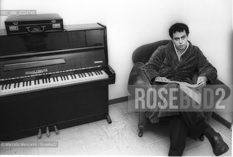 Israeli conductor Dalniel Oren in his dressing room (1981) / Il direttore dorchestra Daniel Oren in camerino (1981) - ©Marcello Mencarini/Rosebud2