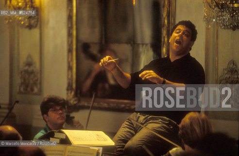 Venice, La Fenice Theater, 1991. Israeli conductor Daniel Oren during a rehearsal in the Apollonian Halls / Venezia, Teatro La Fenice, 1991. Il direttore dorchestra Daniel Oren durante una prova nelle Sale Apollinee - ©Marcello Mencarini/Rosebud2