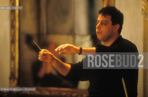 Venice, La Fenice Theater, 1991. Israeli conductor Daniel Oren during a rehearsal in the Apollonian Halls / Venezia, Teatro La Fenice, 1991. Il direttore dorchestra Daniel Oren durante una prova nelle Sale Apollinee - ©Marcello Mencarini/Rosebud2