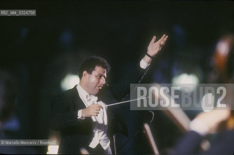 Venice, La Fenice Theater, 1991. Israeli conductor Daniel Oren performing / Venezia, Teatro La Fenice, 1991. Il direttore dorchestra Daniel Oren durante un concerto - ©Marcello Mencarini/Rosebud2