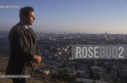 Jerusalem, 1991. Israeli conductor Daniel Oren with Jerusalem panorama in the background / Gerusalemme, 1991. Il direttore dorchestra Daniel Oren con il panorama di Gerusalemme sullo sfondo - ©Marcello Mencarini/Rosebud2