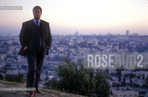 Jerusalem, 1991. Israeli conductor Daniel Oren with Jerusalem panorama in the background / Gerusalemme, 1991. Il direttore dorchestra Daniel Oren con il panorama di Gerusalemme sullo sfondo - ©Marcello Mencarini/Rosebud2