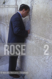 Jerusalem, 1991. Israeli conductor Daniel Oren praying at the Crying Wall / Gerusalemme, 1991. Il direttore dorchestra Daniel Oren mentre prega al muro del pianto - ©Marcello Mencarini/Rosebud2