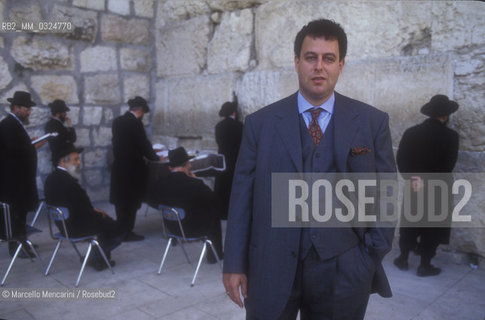 Jerusalem, 1991. Israeli conductor Daniel Oren at the Crying Wall / Gerusalemme, 1991. Il direttore dorchestra Daniel Oren al muro del pianto - ©Marcello Mencarini/Rosebud2