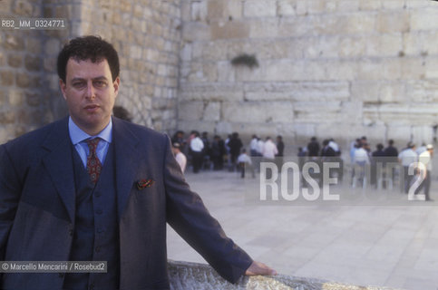 Jerusalem, 1991. Israeli conductor Daniel Oren at the Crying Wall / Gerusalemme, 1991. Il direttore dorchestra Daniel Oren al muro del pianto - ©Marcello Mencarini/Rosebud2