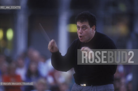 Venice, Saint Marks Square, 1991. Israeli conductor Daniel Oren during a rehearsal / Venezia, piazza San Marco, 1991. Il direttore dorchestra Daniel Oren durante una prova - ©Marcello Mencarini/Rosebud2