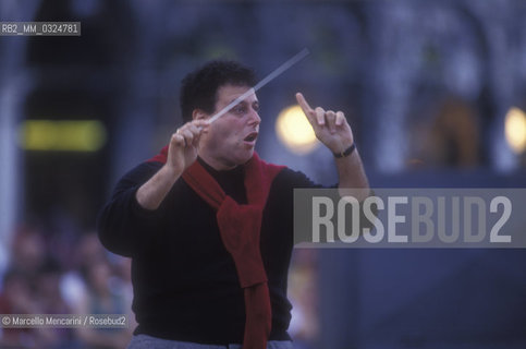 Venice, Saint Marks Square, 1991. Israeli conductor Daniel Oren during a rehearsal / Venezia, piazza San Marco, 1991. Il direttore dorchestra Daniel Oren durante una prova - ©Marcello Mencarini/Rosebud2