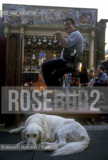 Conductor Daniel Oren and his dog (1998) / Il direttore dorchestra Daniel Oren con il suo cane (1998) - ©Marcello Mencarini/Rosebud2