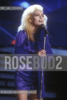 Sanremo Music Festival 1988. Anna Oxa sings Quando nasce un amore (ranked seventh) / Festival di Sanremo 1988. Anna Oxa canta Quando nasce un amore (settima classificata) - ©Marcello Mencarini/Rosebud2