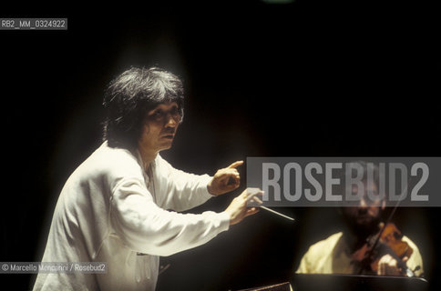 Florence, 1995. Japanese conductor Seiji Ozawa performing a rehearsal with Orchestra of the Florence May Festival / Firenze, 1995. Il direttore dorchestra Seiji Ozawa durante una prova con lorchestra del Maggio musicale fiorentino - ©Marcello Mencarini/Rosebud2