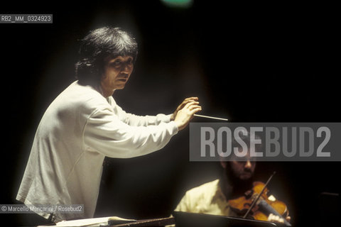 Florence, 1995. Japanese conductor Seiji Ozawa performing a rehearsal with Orchestra of the Florence May Festival / Firenze, 1995. Il direttore dorchestra Seiji Ozawa durante una prova con lorchestra del Maggio musicale fiorentino - ©Marcello Mencarini/Rosebud2