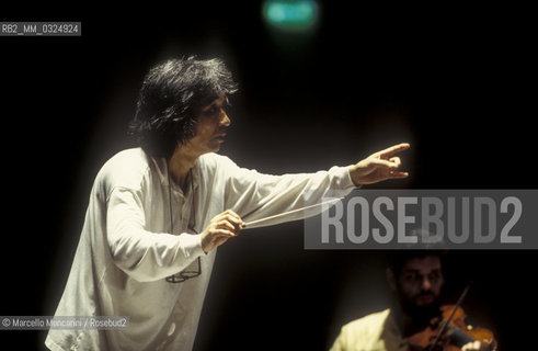 Florence, 1995. Japanese conductor Seiji Ozawa performing a rehearsal with Orchestra of the Florence May Festival / Firenze, 1995. Il direttore dorchestra Seiji Ozawa durante una prova con lorchestra del Maggio musicale fiorentino - ©Marcello Mencarini/Rosebud2