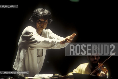 Florence, 1995. Japanese conductor Seiji Ozawa performing a rehearsal with Orchestra of the Florence May Festival / Firenze, 1995. Il direttore dorchestra Seiji Ozawa durante una prova con lorchestra del Maggio musicale fiorentino - ©Marcello Mencarini/Rosebud2