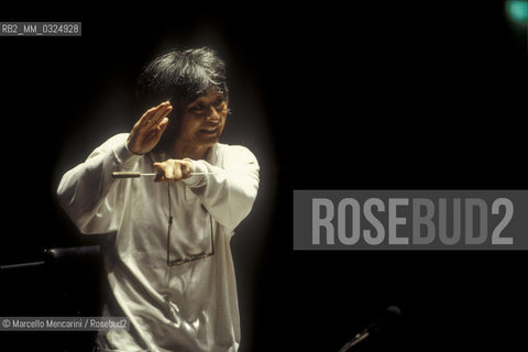 Florence, 1995. Japanese conductor Seiji Ozawa performing a rehearsal with Orchestra of the Florence May Festival / Firenze, 1995. Il direttore dorchestra Seiji Ozawa durante una prova con lorchestra del Maggio musicale fiorentino - ©Marcello Mencarini/Rosebud2