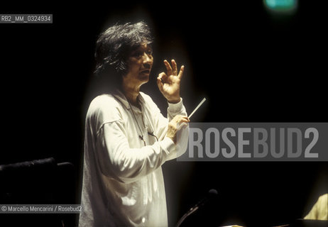 Florence, 1995. Japanese conductor Seiji Ozawa performing a rehearsal with Orchestra of the Florence May Festival / Firenze, 1995. Il direttore dorchestra Seiji Ozawa durante una prova con lorchestra del Maggio musicale fiorentino - ©Marcello Mencarini/Rosebud2