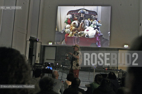 Milan Triennale, May 2006. Screening of Sacré Asnieres, realized by composer-visual artist Charlemagne Palestine and performance of the artist for inContemporanea numerodue festival, organized by O (former Oartoteca) / Triennale di Milano, maggio 2006.  Proiezione del video Sacré Asnieres e performance del compositore-artista visuale Charlemagne Palestine per la rassegna inContemporanea numerodue organizzata da O (già Oartoteca) - ©Marcello Mencarini/Rosebud2