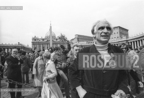 Rome, St. Peters Square, about 1980. Italian politician Marco Pannella during a demonstration / Roma, piazza S. Pietro, 1980 circa. Il politico Marco Pannella durante una manifestazione - ©Marcello Mencarini/Rosebud2