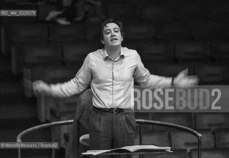 Rome, 1981. Italian conductor Marcello Panni during a rehearsal / Roma, 1981. Il direttore dorchestra Marcello Panni durante una prova - ©Marcello Mencarini/Rosebud2