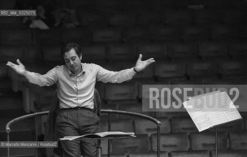 Rome, 1981. Italian conductor Marcello Panni during a rehearsal / Roma, 1981. Il direttore dorchestra Marcello Panni durante una prova - ©Marcello Mencarini/Rosebud2