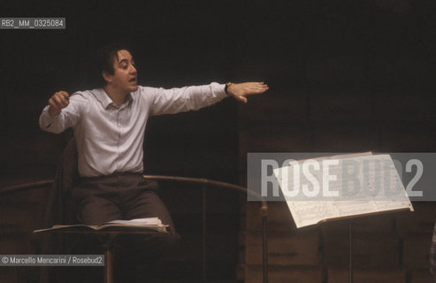 Rome, 1981. Italian conductor Marcello Panni during a rehearsal / Roma, 1981. Il direttore dorchestra Marcello Panni durante una prova - ©Marcello Mencarini/Rosebud2