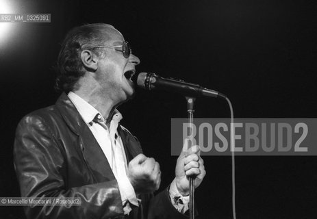 Italian singer-songwriter Gino Paoli performing (about 1985) / Il cantante Gino paoli in concerto (1985 circa) - ©Marcello Mencarini/Rosebud2