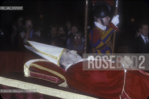 Vatican City, St. Peters Basilica, 1978. Corpse of Pope Giovanni Paolo I (Albino Luciani) / Città del Vaticano, Basilica di San Pietro, 1978. La salma di papa Giovanni Paolo I (Albino Luciani) - ©Marcello Mencarini/Rosebud2