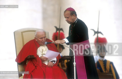 Vatican City, November 17, 2000. Pope John Paul II during an audience in St. Peters Square / Roma, Città del Vaticano, 17 novembre 2000. Papa Giovanni Paolo II durante unudienza in piazza San Pietro - ©Marcello Mencarini/Rosebud2