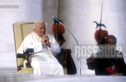 Vatican City, November 17, 2000. Pope John Paul II during an audience in St. Peters Square / Roma, Città del Vaticano, 17 novembre 2000. Papa Giovanni Paolo II durante unudienza in piazza San Pietro - ©Marcello Mencarini/Rosebud2