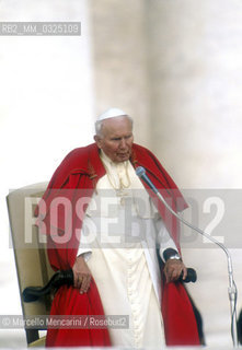 Vatican City, November 17, 2000. Pope John Paul II during an audience in St. Peters Square / Roma, Città del Vaticano, 17 novembre 2000. Papa Giovanni Paolo II durante unudienza in piazza San Pietro - ©Marcello Mencarini/Rosebud2